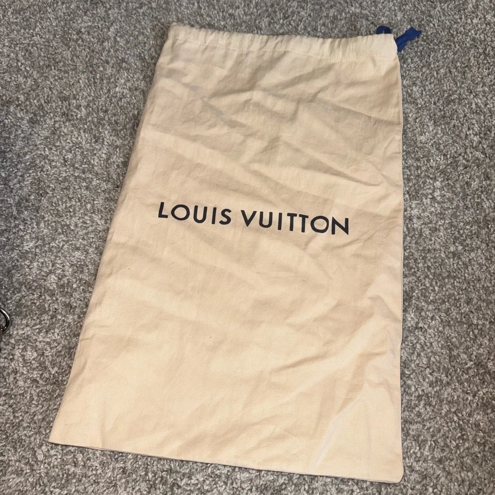 Men’s Louis Vuitton Damier Sling Bag - Picture 12 of 12